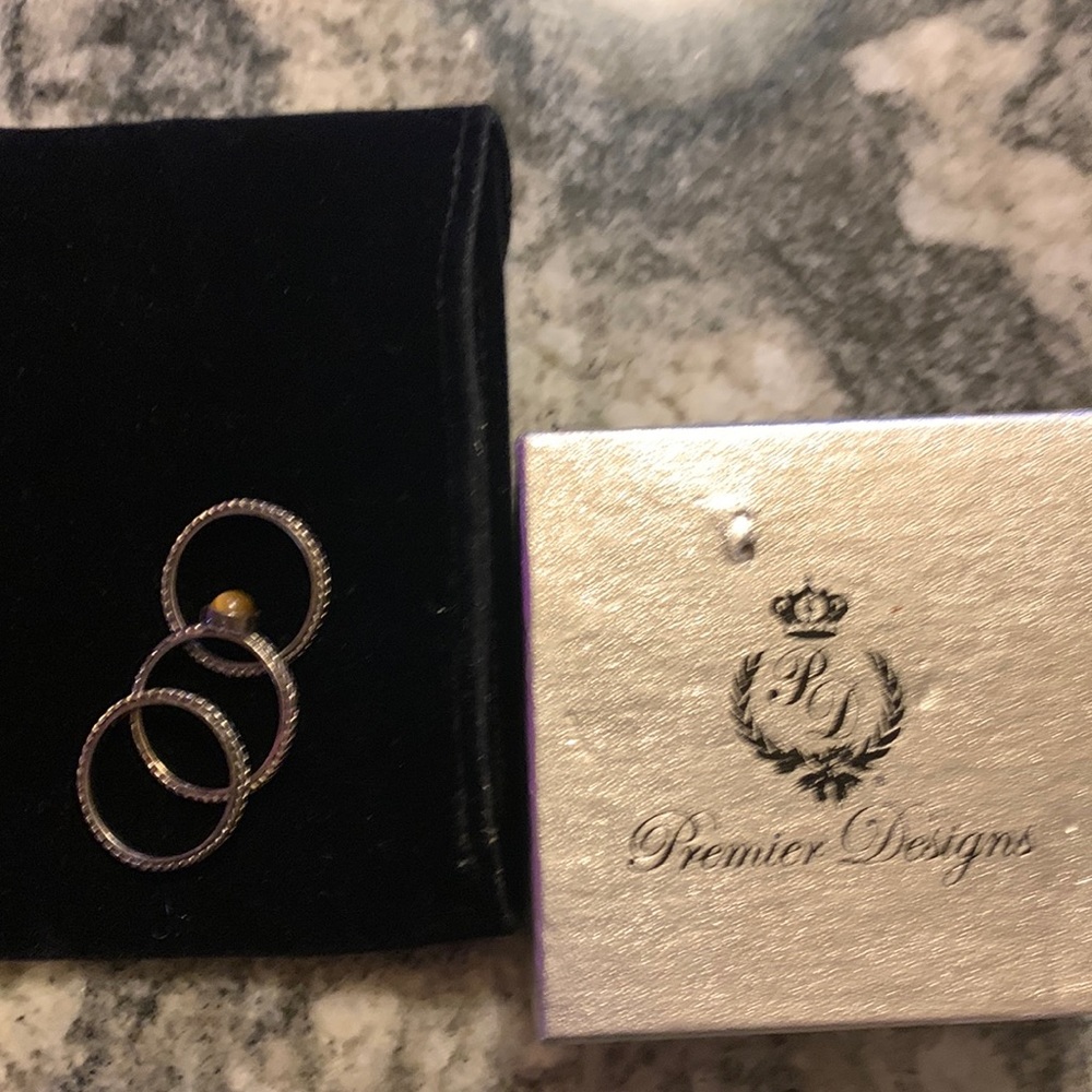 Premiere rings